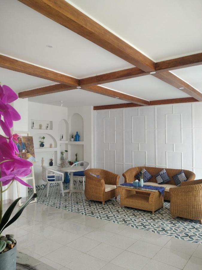 Anjo Maumere Hotel & Restaurant Exterior photo