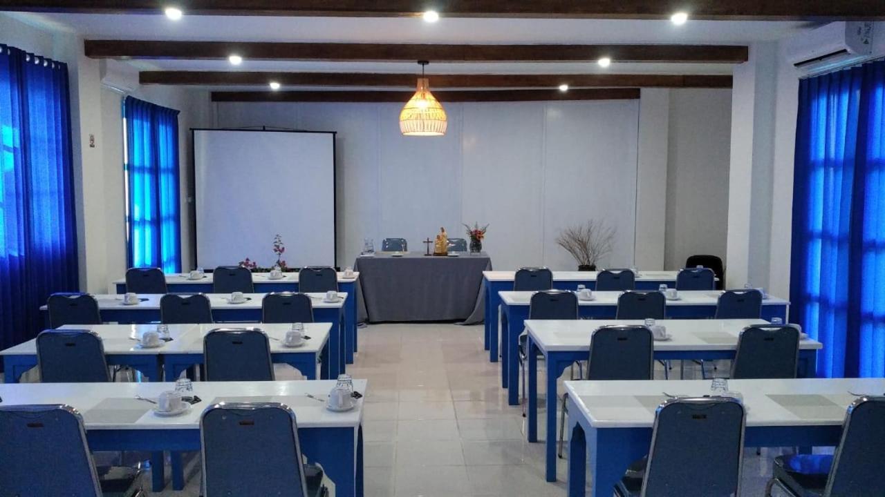 Anjo Maumere Hotel & Restaurant Exterior photo