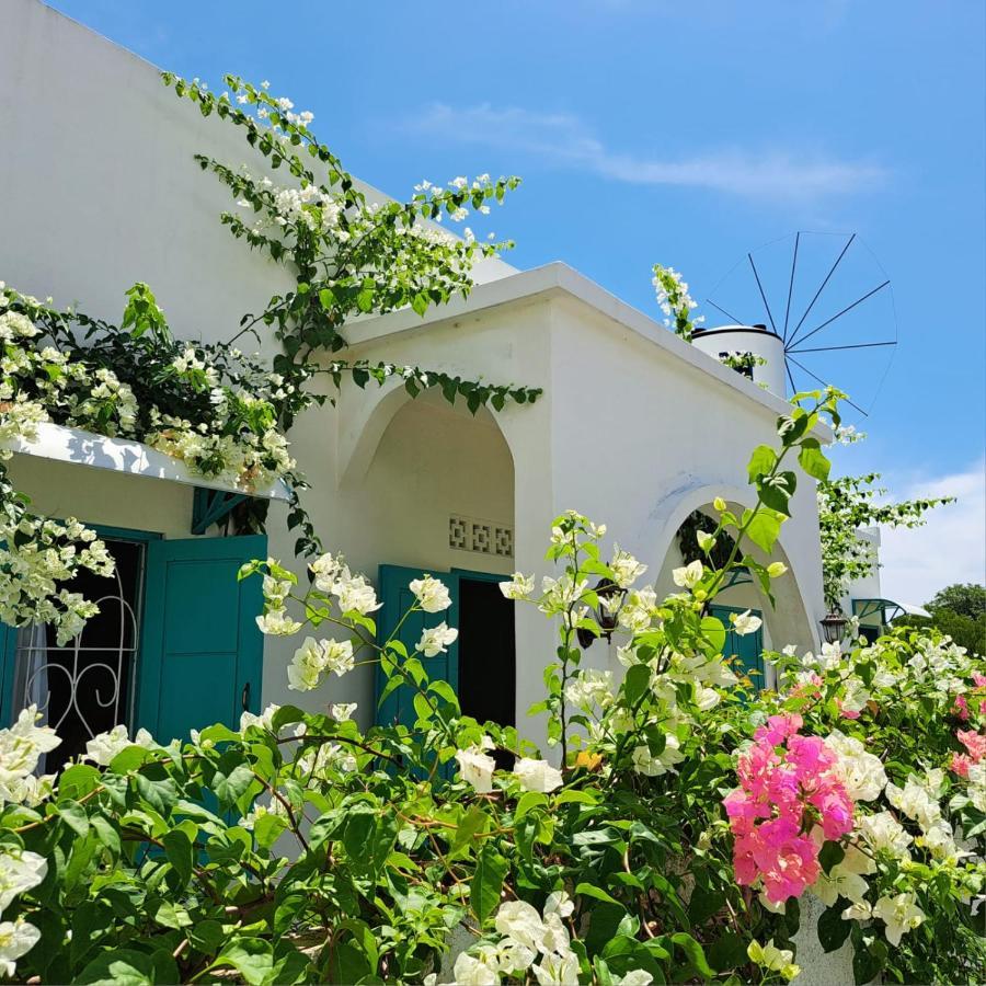 Anjo Maumere Hotel & Restaurant Exterior photo