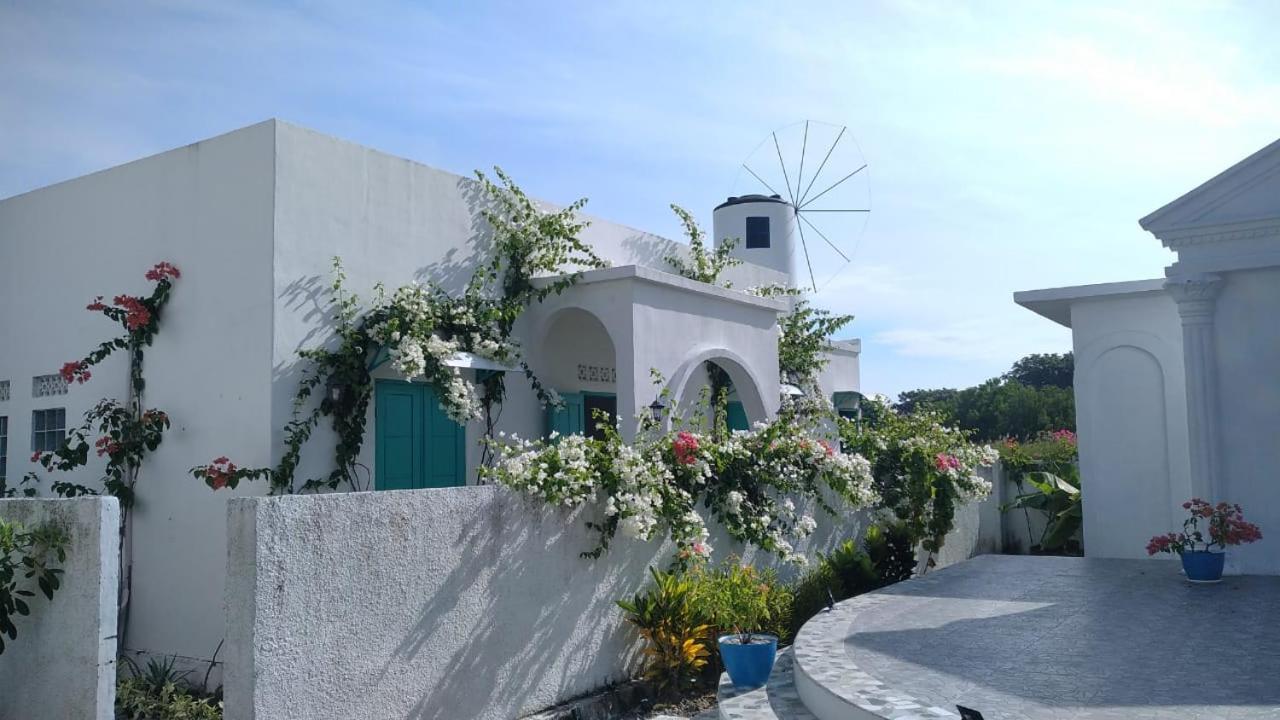 Anjo Maumere Hotel & Restaurant Exterior photo