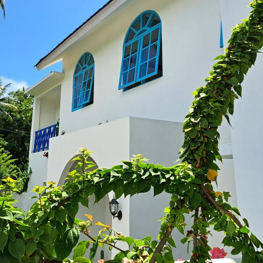 Anjo Maumere Hotel & Restaurant Exterior photo