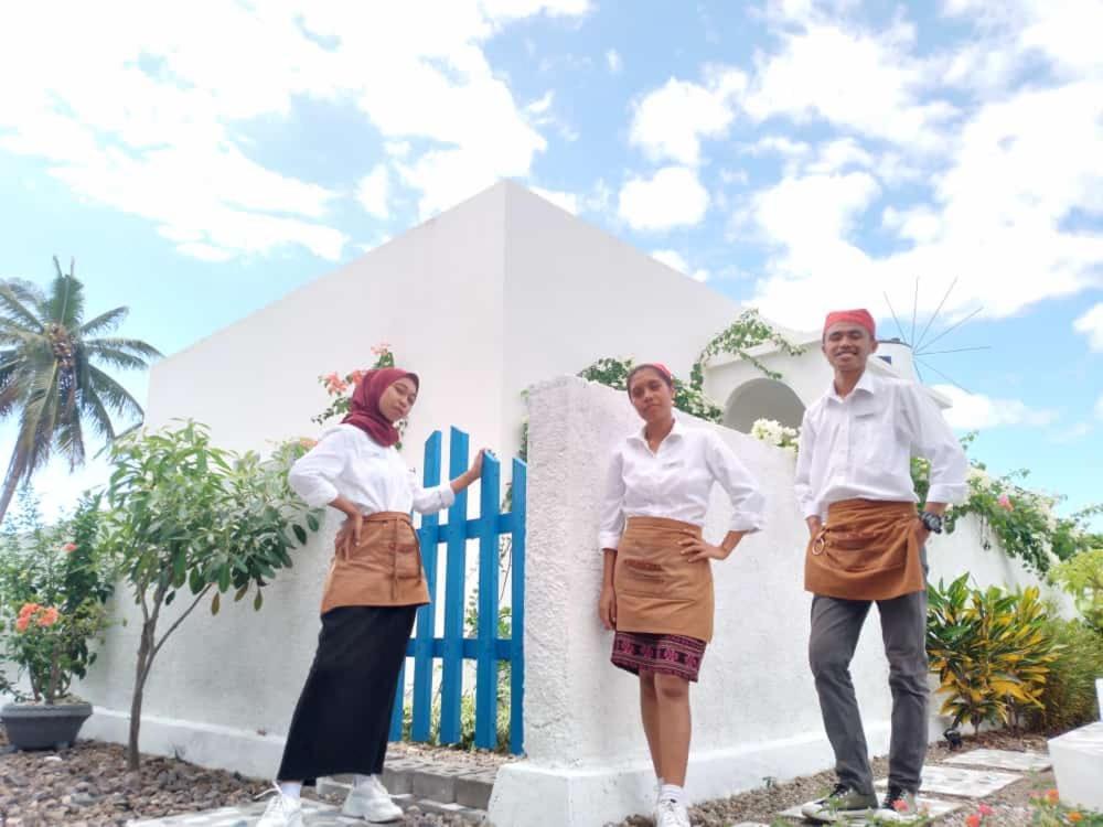 Anjo Maumere Hotel & Restaurant Exterior photo